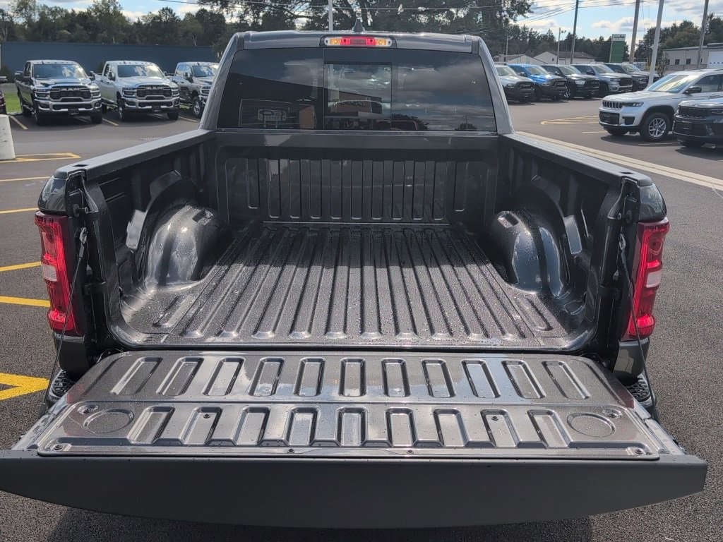 New 2025 RAM 1500 4x4 Crew Cab image 15