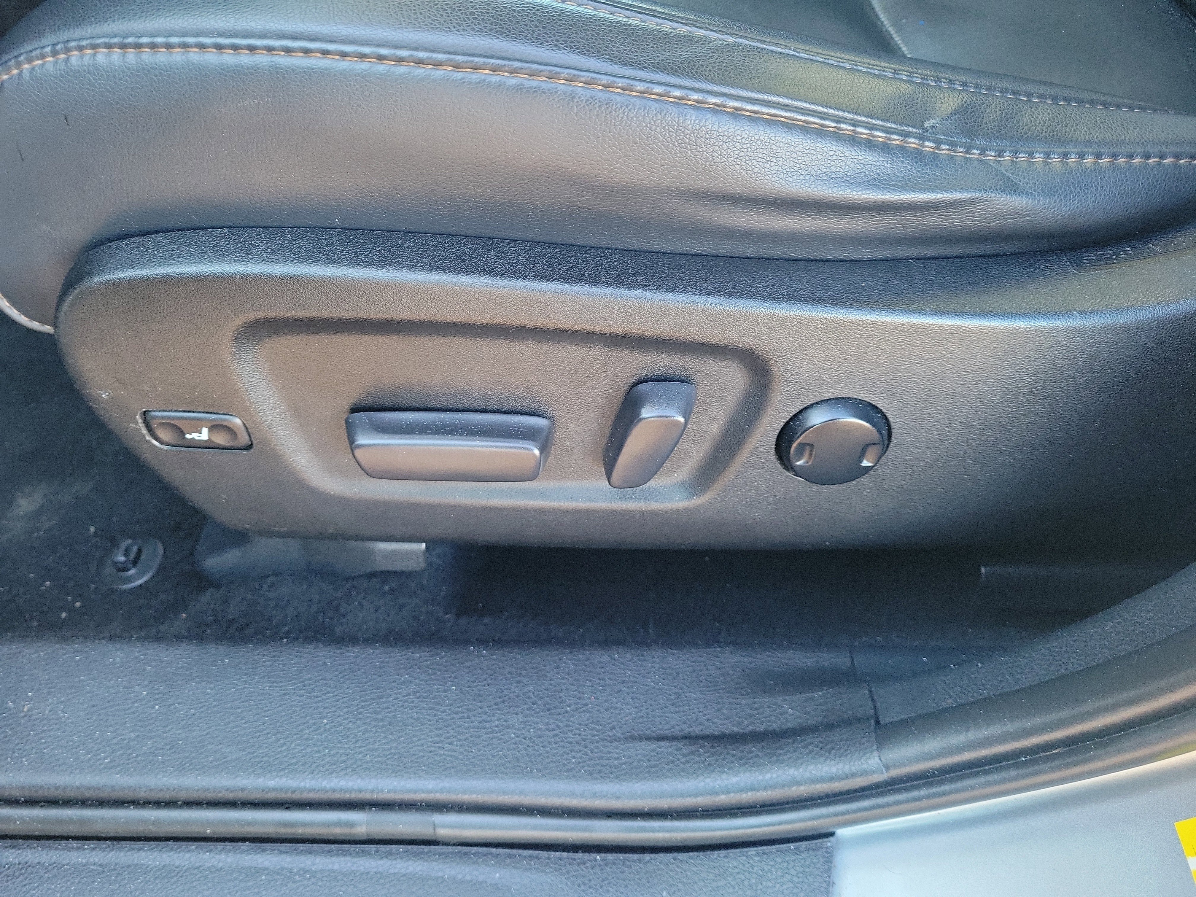 Used 2019 Toyota Highlander XLE image 21