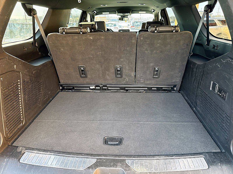 Used 2023 Chevrolet Suburban Premier AWD/4WD image 19