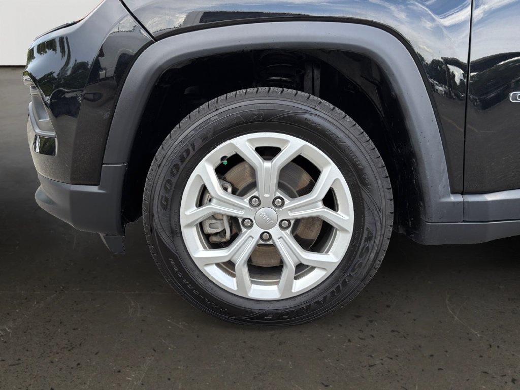 Certified 2024 Jeep Compass Latitude AWD/4WD image 10