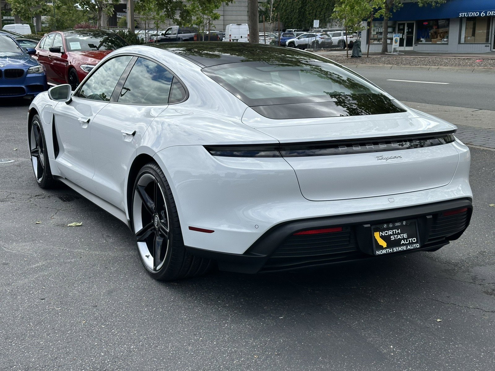 Used 2022 Porsche Taycan image 11