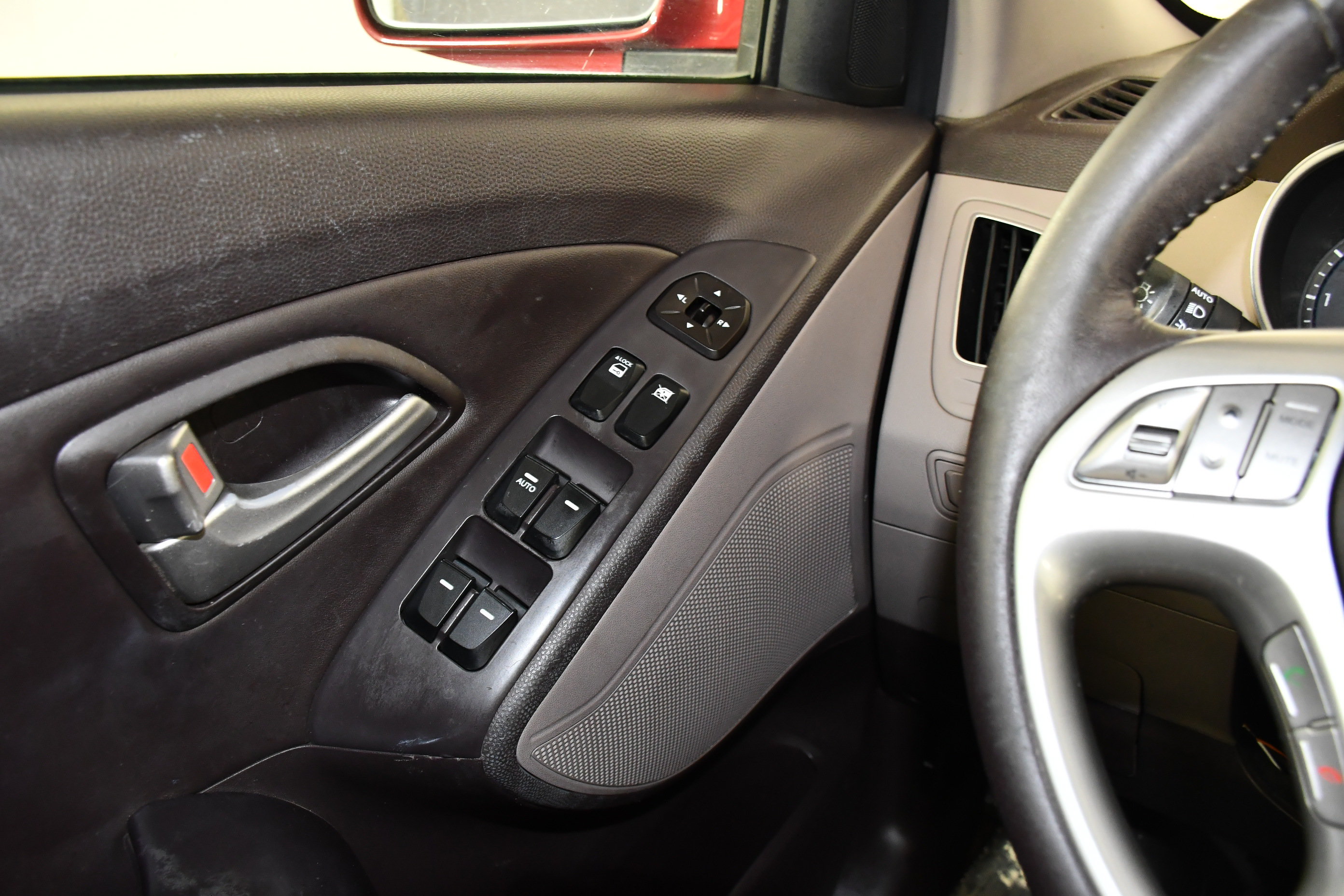 Used 2013 Hyundai Tucson Limited w/ Premium Pkg AWD/4WD image 32