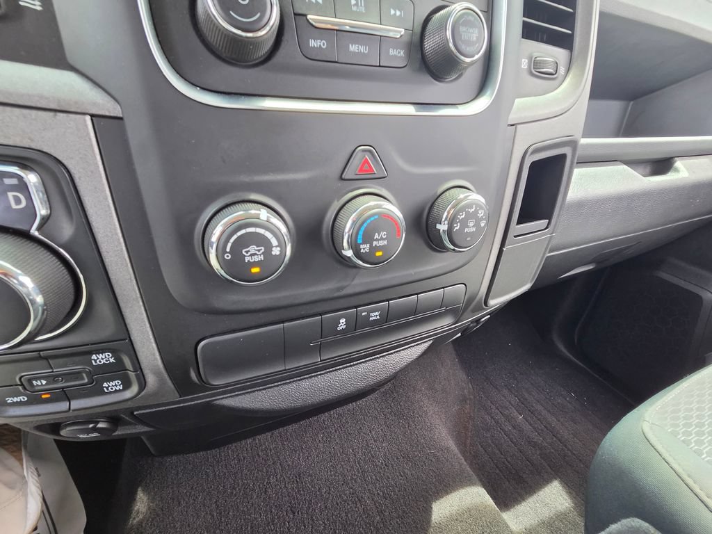 Used 2018 RAM 1500 Express AWD/4WD image 24