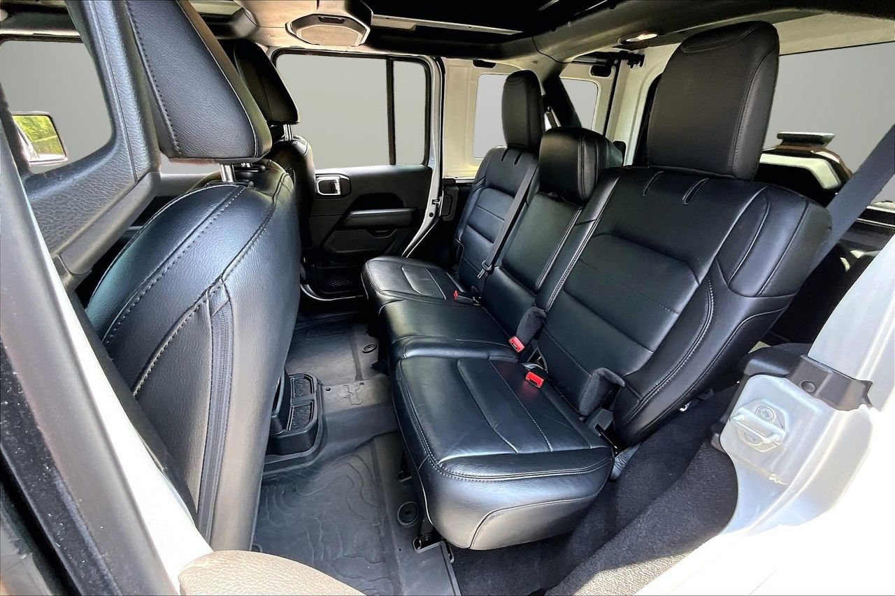 Used 2023 Jeep Wrangler Unlimited Sahara AWD/4WD image 22