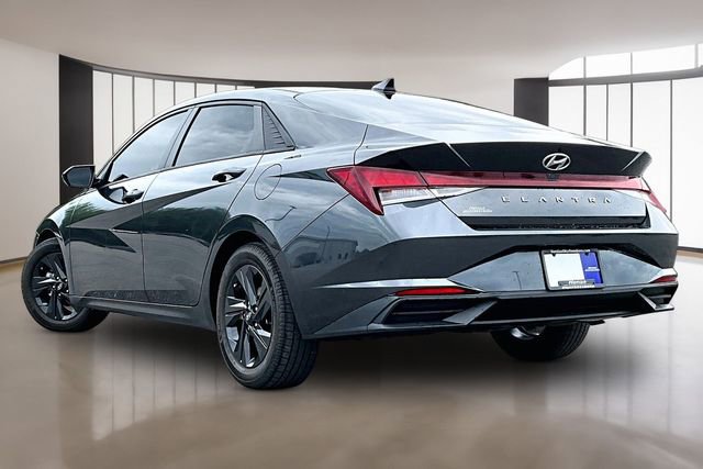 Used 2021 Hyundai Elantra SEL w/ Convenience Package image 4
