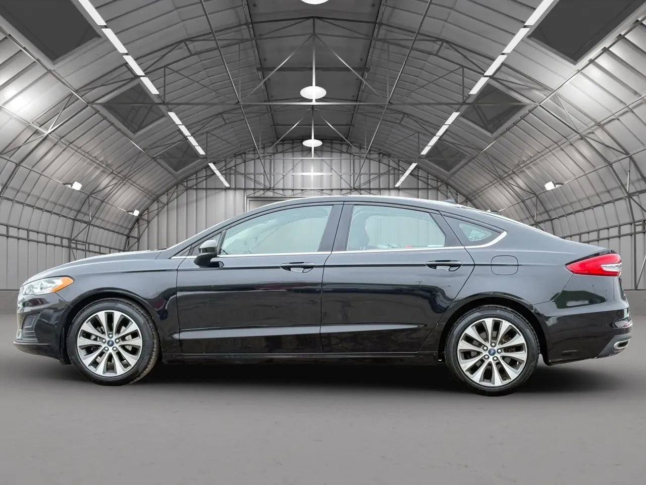 Used 2020 Ford Fusion SE image 4