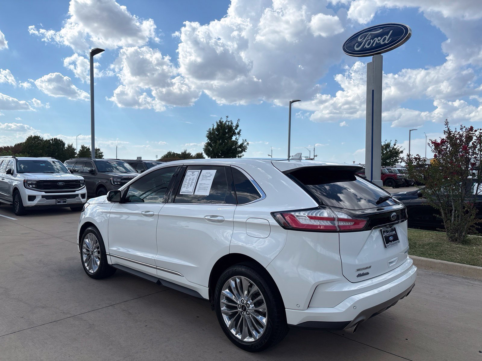 Used 2020 Ford Edge Titanium w/ Equipment Group 301A FWD image 3