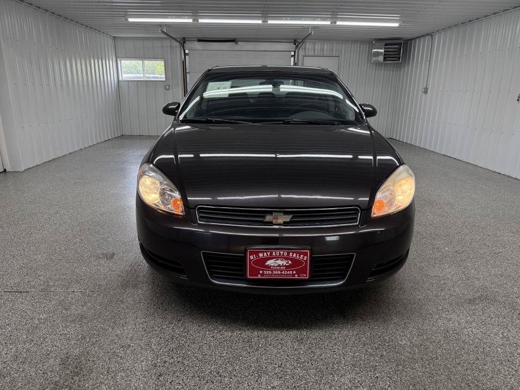 Used 2009 Chevrolet Impala LT FWD image 2