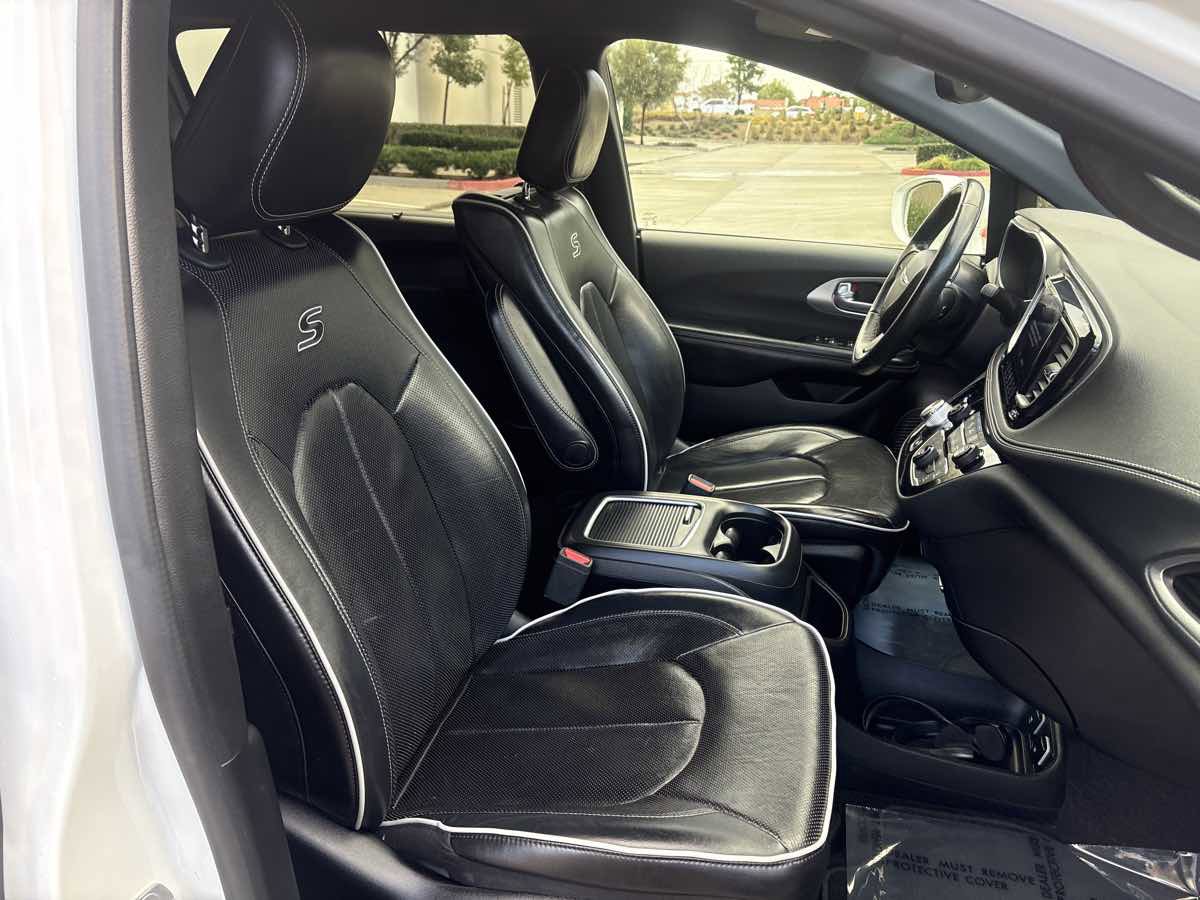 Used 2019 Chrysler Pacifica Limited w/ Advanced Safetytec Group FWD image 19