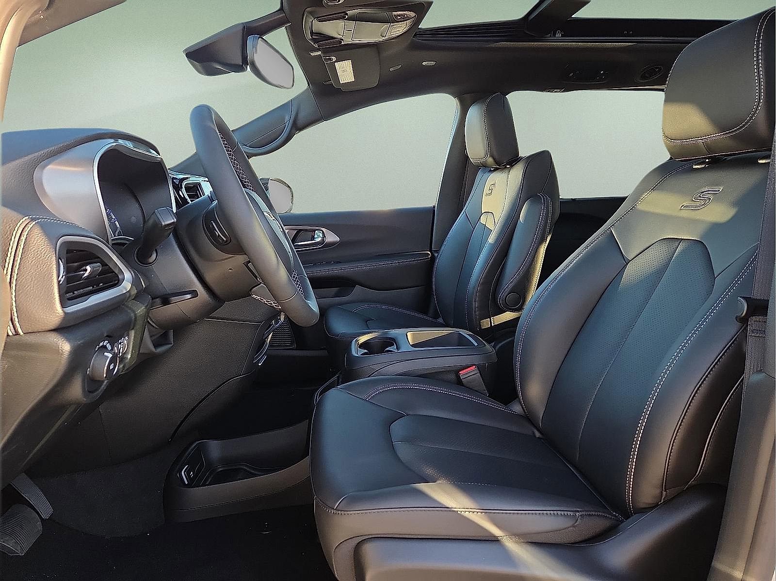 New 2026 Chrysler Pacifica Select w/ S Appearance Package image 15
