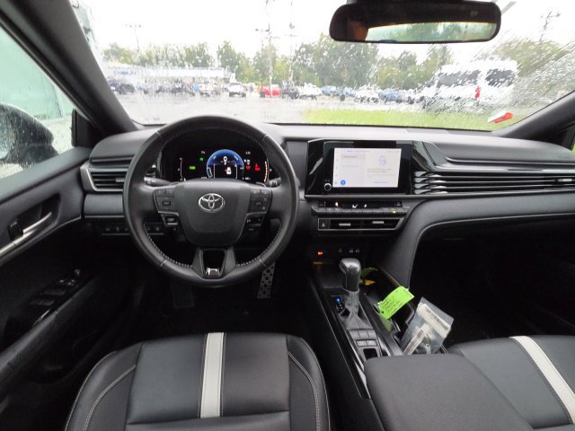 Used 2025 Toyota Camry SE FWD image 11