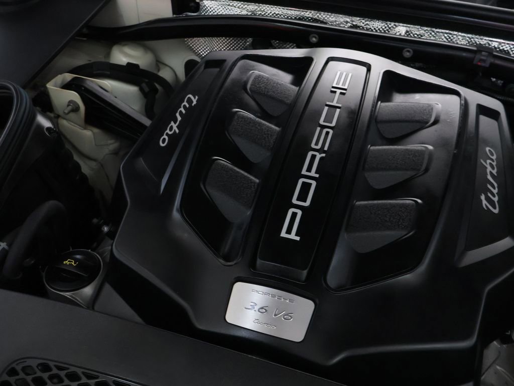 Used 2017 Porsche Macan Turbo AWD/4WD image 30