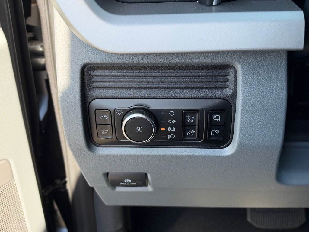 New 2027 Ford F250 XLT w/ XLT Premium Package AWD/4WD image 17