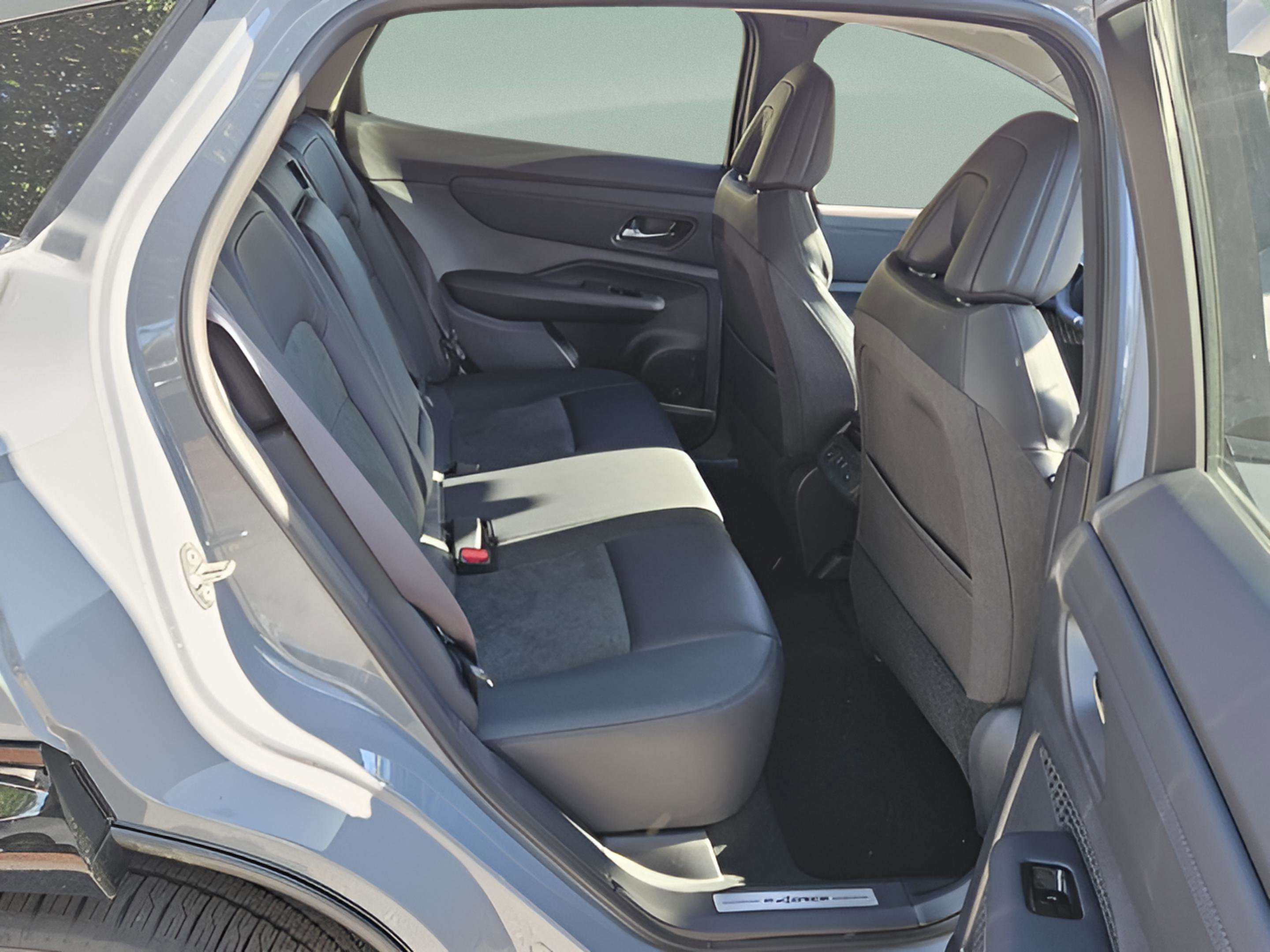 New 2025 Nissan Ariya AWD image 10