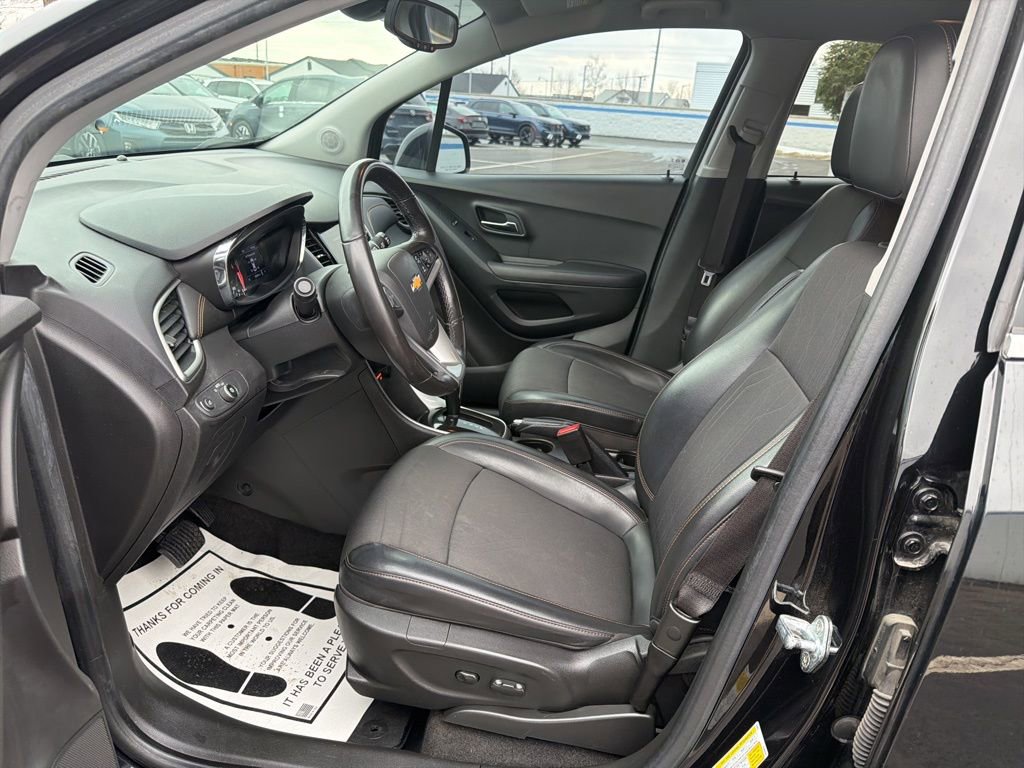 Used 2019 Chevrolet Trax LT w/ LT Convenience Package image 17