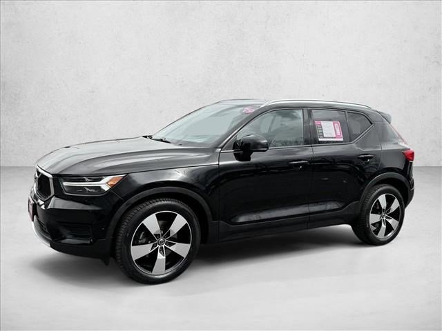 Used 2019 Volvo XC40 T5 Momentum image 1