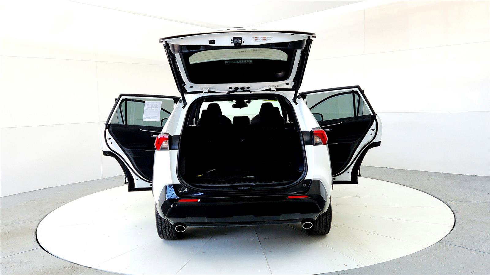 Used 2024 Toyota RAV4 SE w/ Weather & Moonroof Package image 11