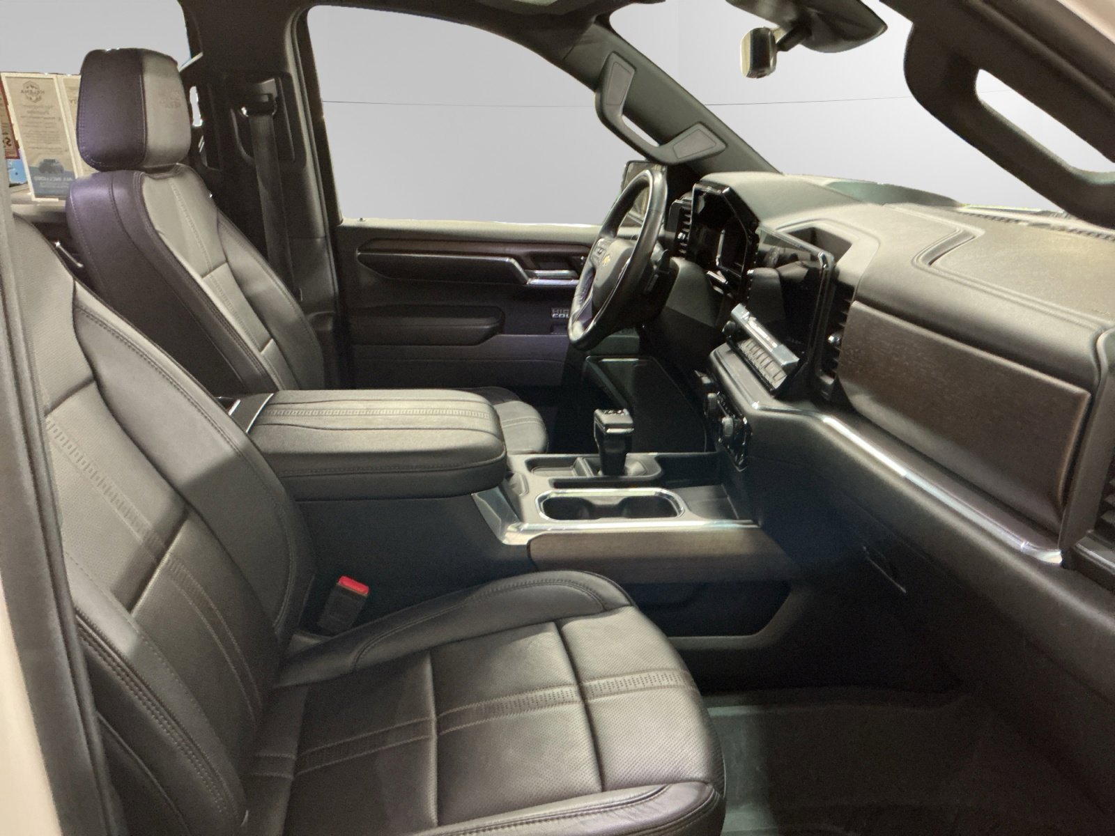 Used 2024 Chevrolet Silverado 1500 High Country w/ Technology Package AWD/4WD image 15