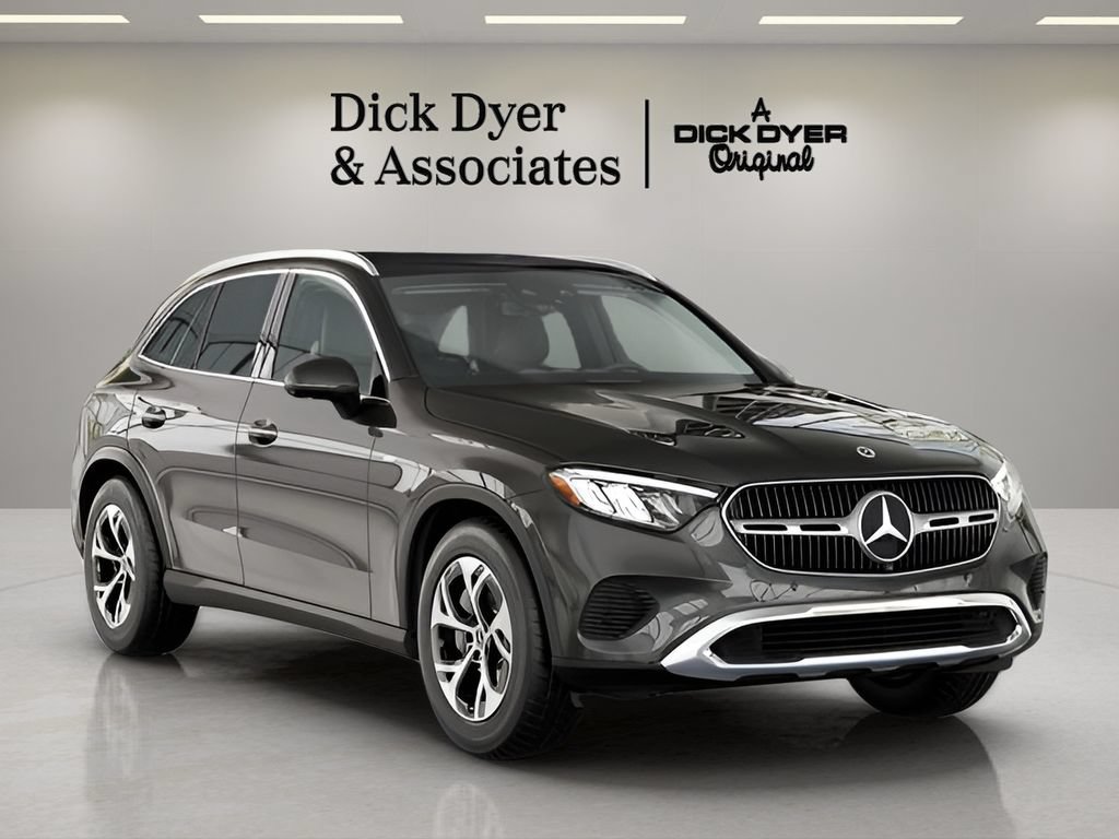 Used 2025 Mercedes-Benz GLC 350e 4MATIC image 5