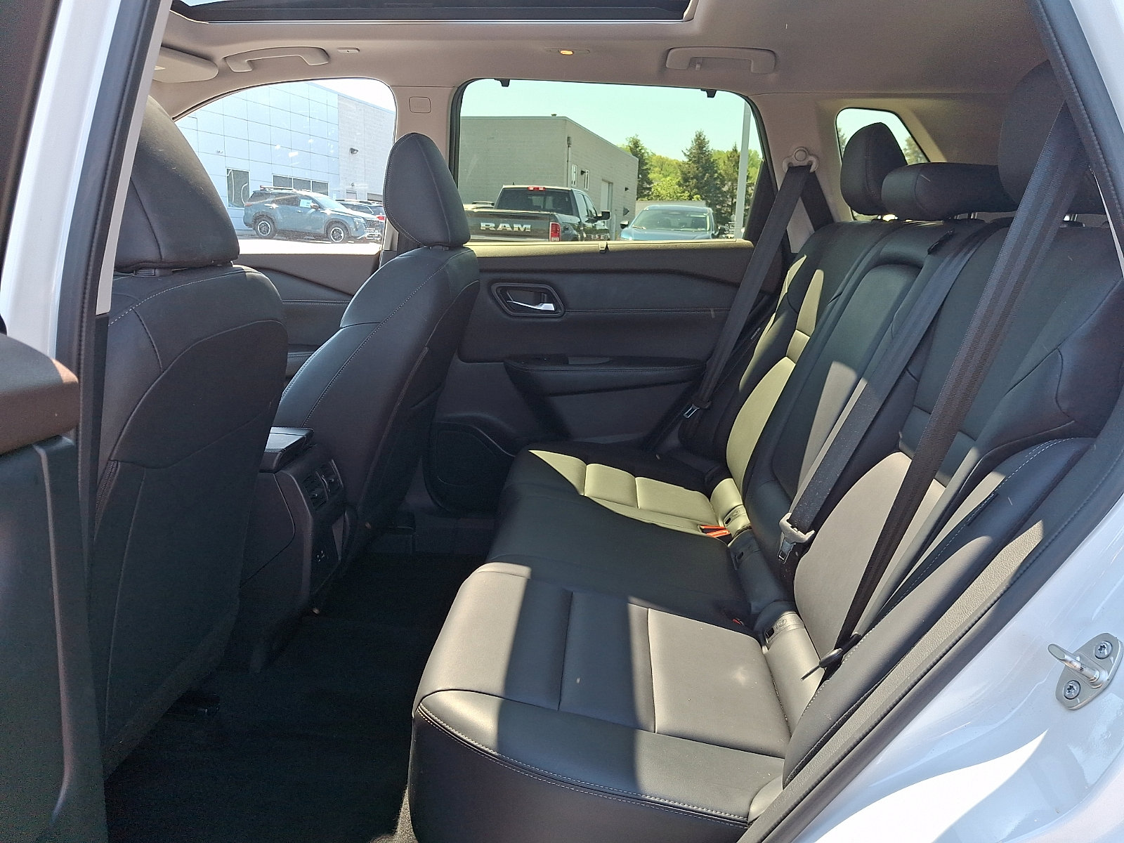 Certified 2023 Nissan Rogue SV w/ SV Premium B Package AWD/4WD image 10