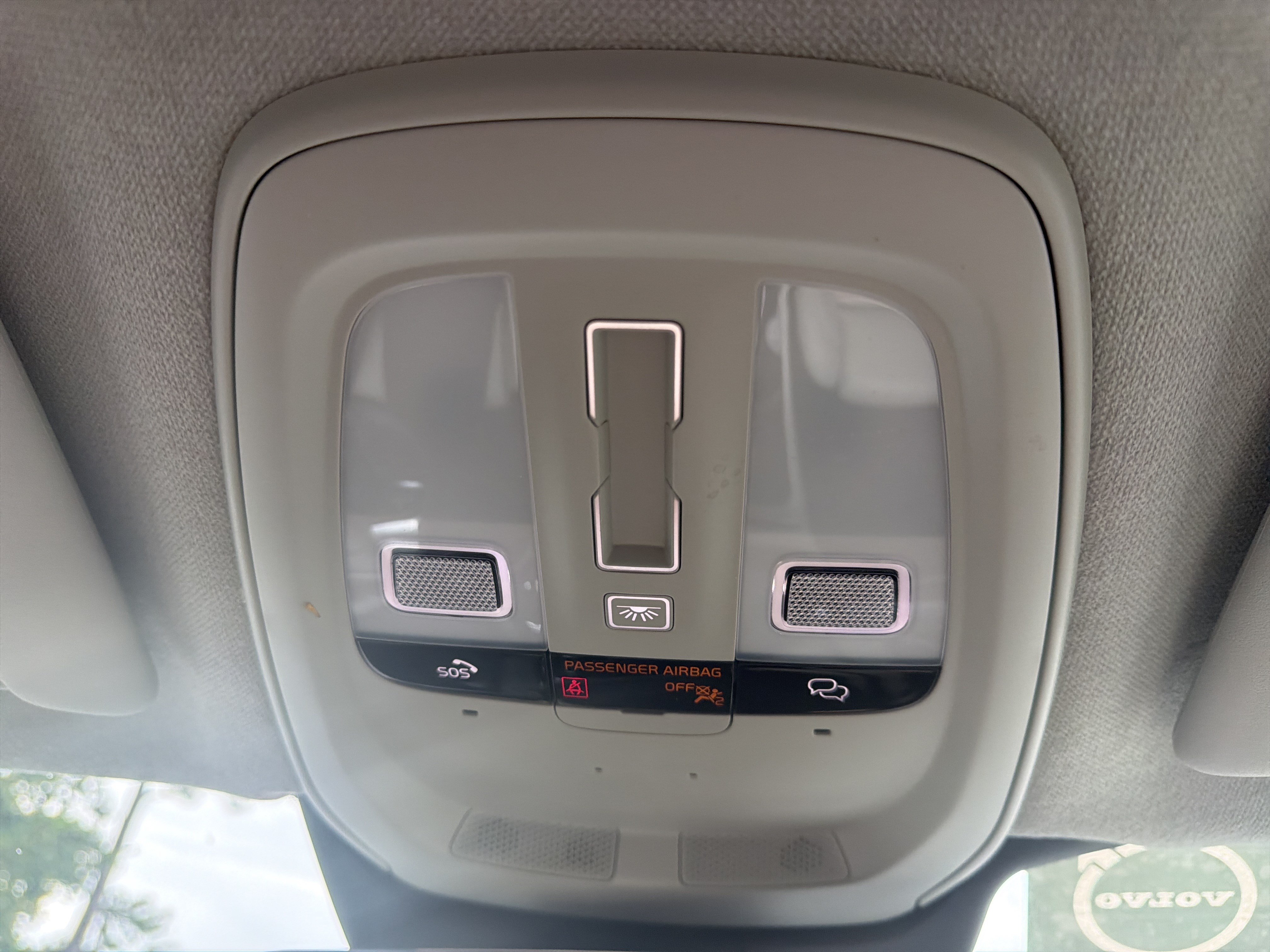 Certified 2025 Volvo XC40 B5 Plus AWD/4WD image 29