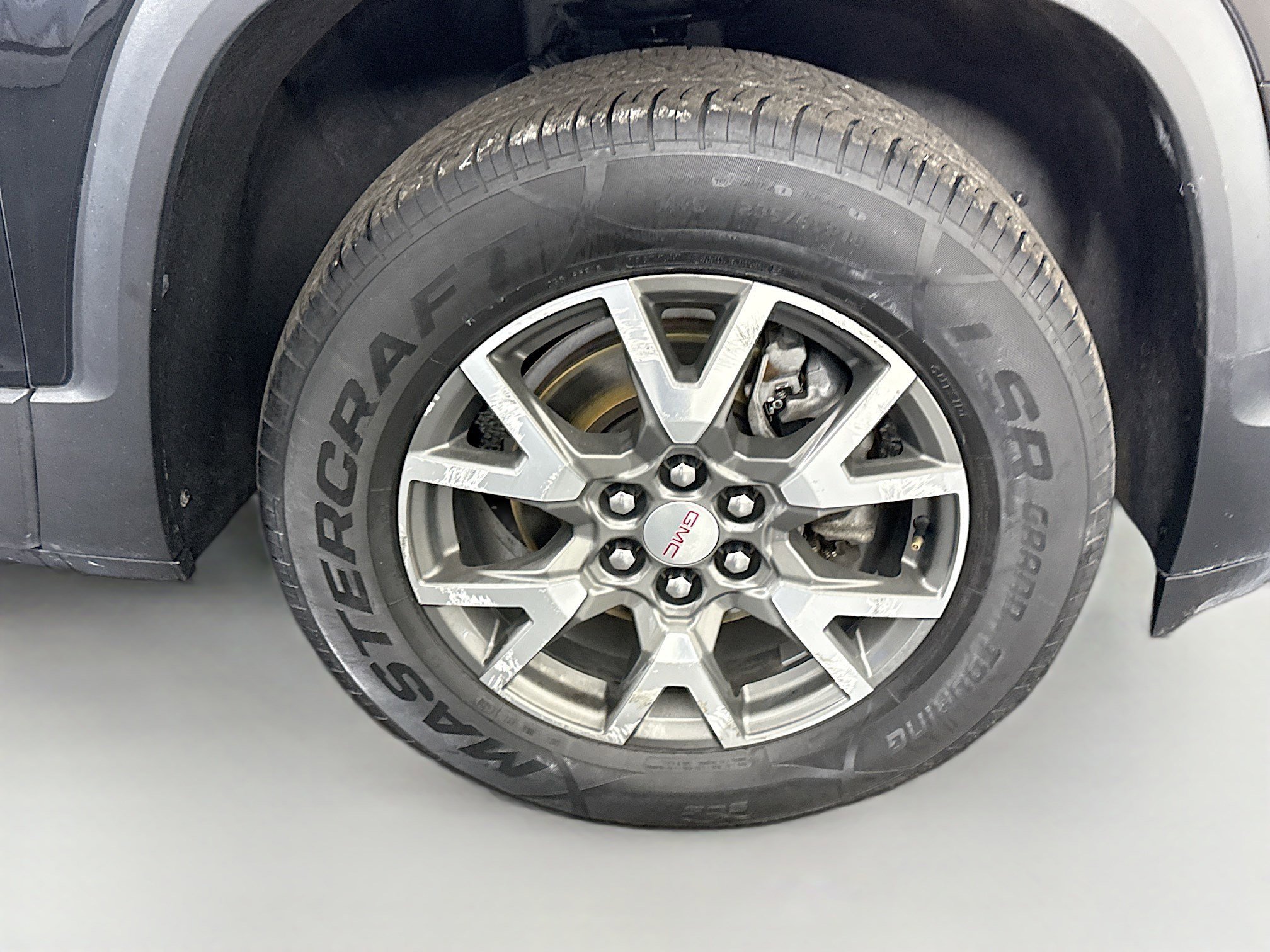 Used 2022 GMC Acadia SLE w/ Driver Convenience Package FWD image 32