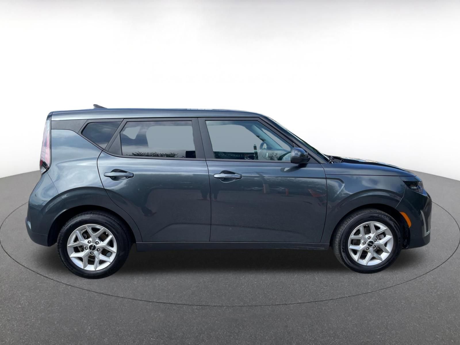 Used 2025 Kia Soul LX w/ LX Technology Package FWD image 15