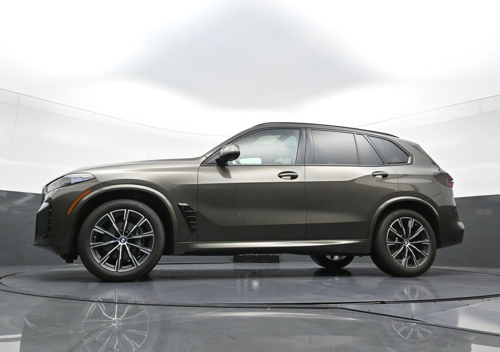 Used 2024 BMW X5 xDrive40i w/ Executive Package image 27