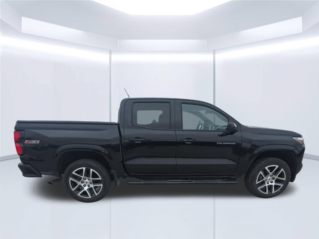 Used 2023 Chevrolet Colorado Z71 w/ Z71 Convenience Package 2 AWD/4WD image 8