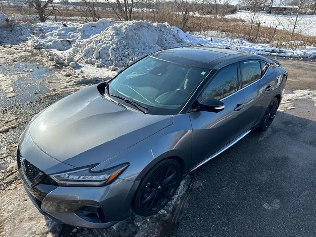 Used 2022 Nissan Maxima SR w/ Sport Mat Group FWD image 9