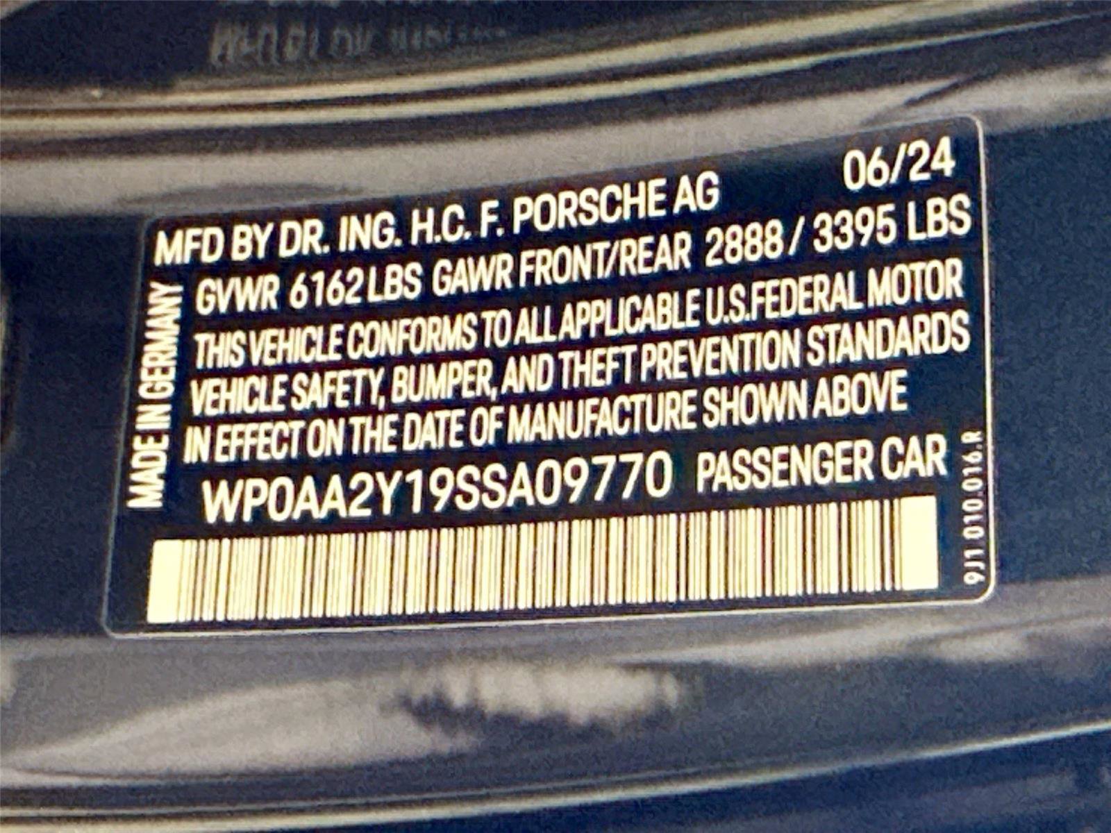 Used 2025 Porsche Taycan RWD image 33