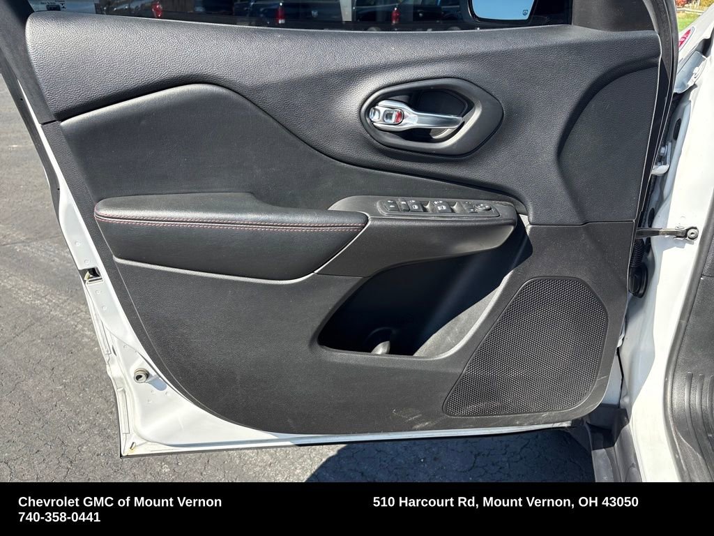 Used 2019 Jeep Cherokee Trailhawk image 17