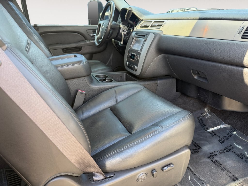 Used 2012 Chevrolet Silverado 3500 LTZ w/ LTZ Plus Package AWD/4WD image 27