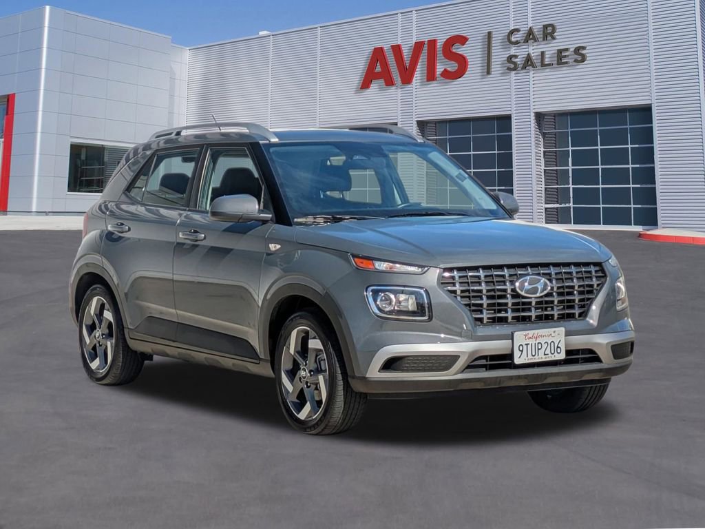 Used 2025 Hyundai Venue SEL image 3