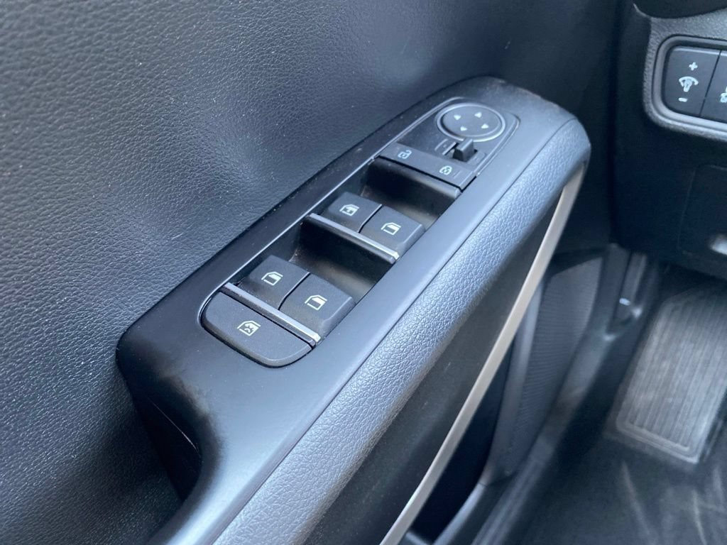 Used 2025 Kia Soul LX w/ LX Technology Package FWD image 25