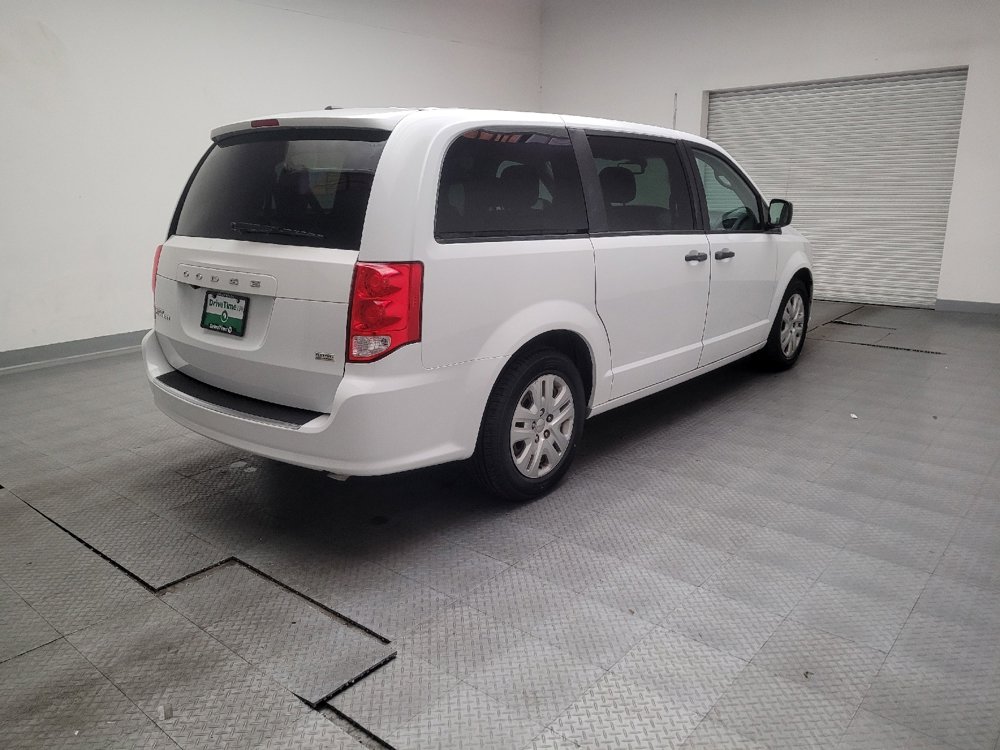 Used 2019 Dodge Grand Caravan SE w/ UConnect Hands-Free Group FWD image 9