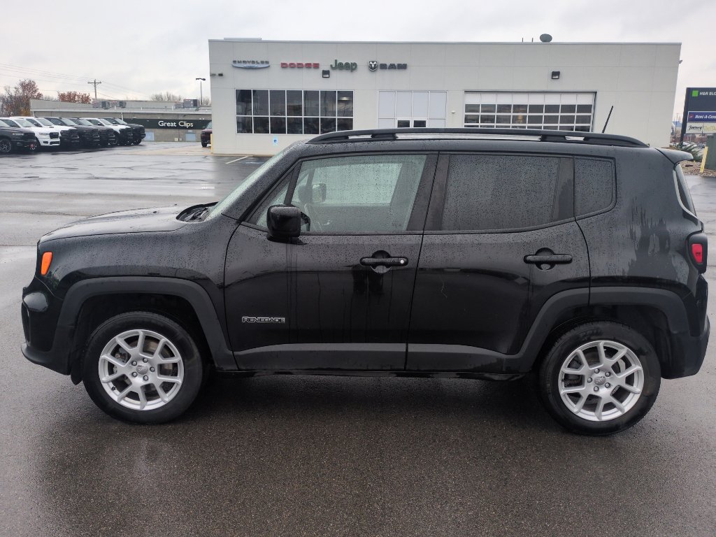 Used 2020 Jeep Renegade Latitude w/ Cold Weather Group image 9