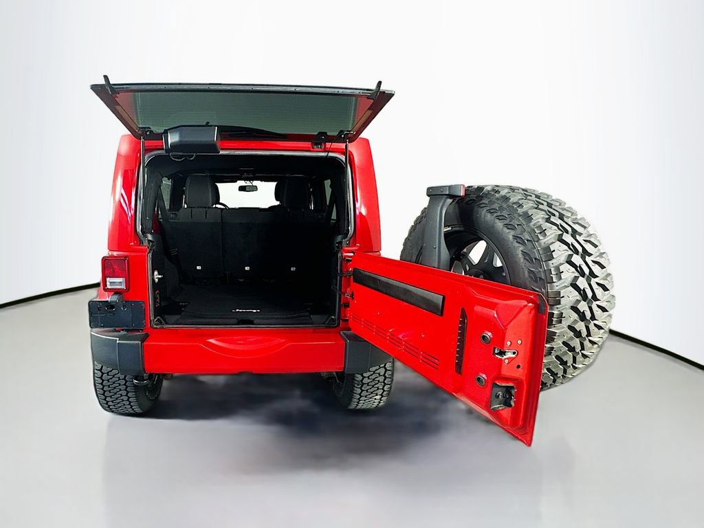 Used 2016 Jeep Wrangler Unlimited Sahara w/ Connectivity Group image 27