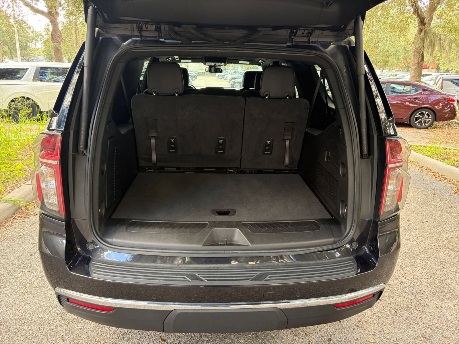 Used 2024 Chevrolet Suburban LT RWD image 34