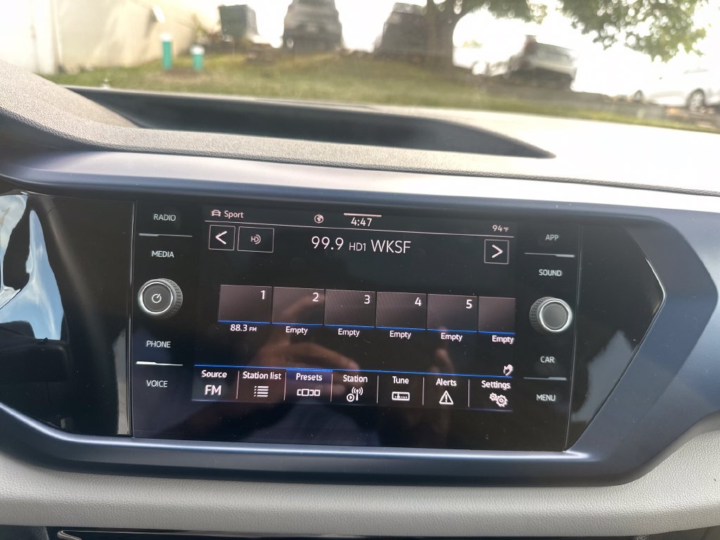 Used 2023 Volkswagen Taos SE w/ Panoramic Sunroof Package AWD/4WD image 45