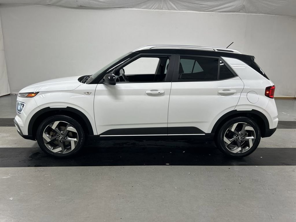 Used 2023 Hyundai Venue Limited w/ Cargo Package FWD image 6
