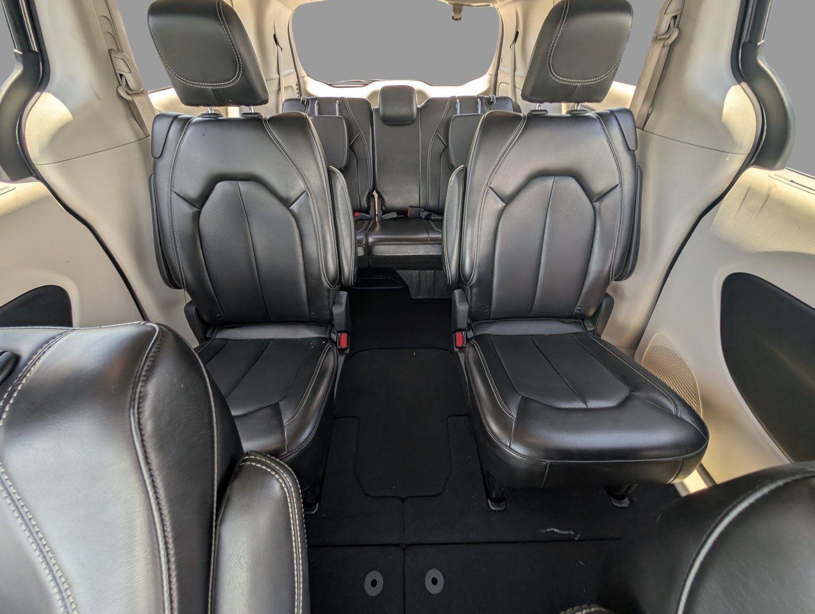 Used 2023 Chrysler Pacifica Touring-L FWD image 35