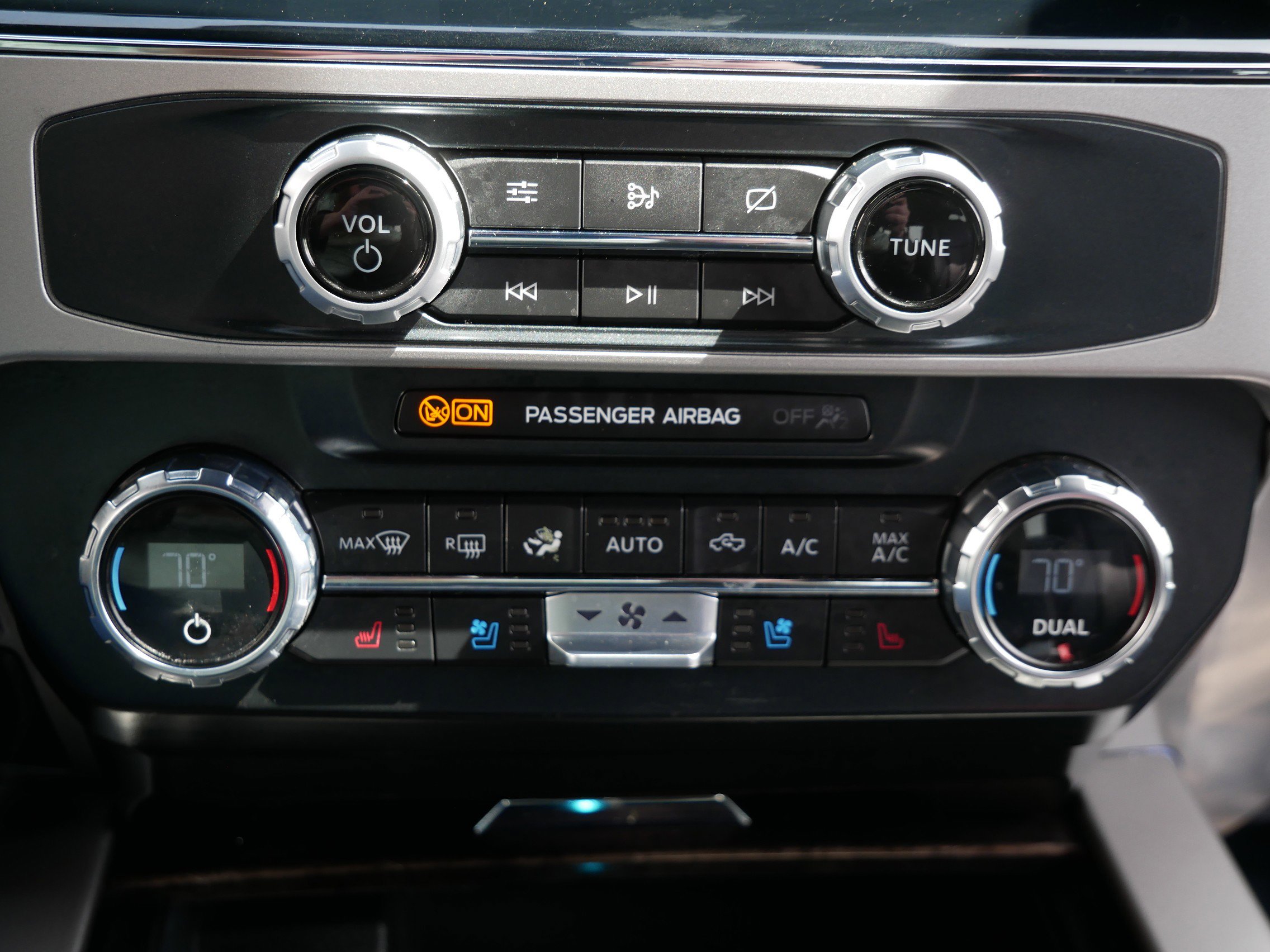 Certified 2022 Ford F350 Lariat w/ Chrome Package image 13