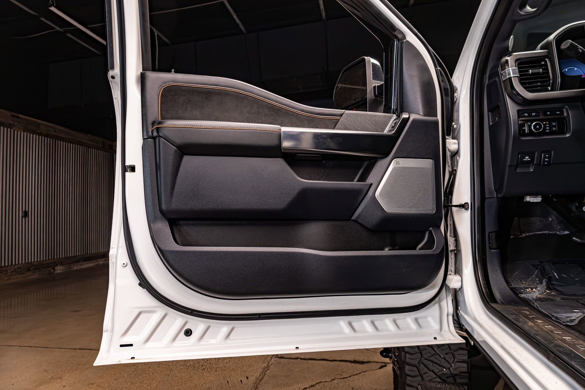 Used 2023 Ford F450 Platinum w/ FX4 Off-Road Package image 29