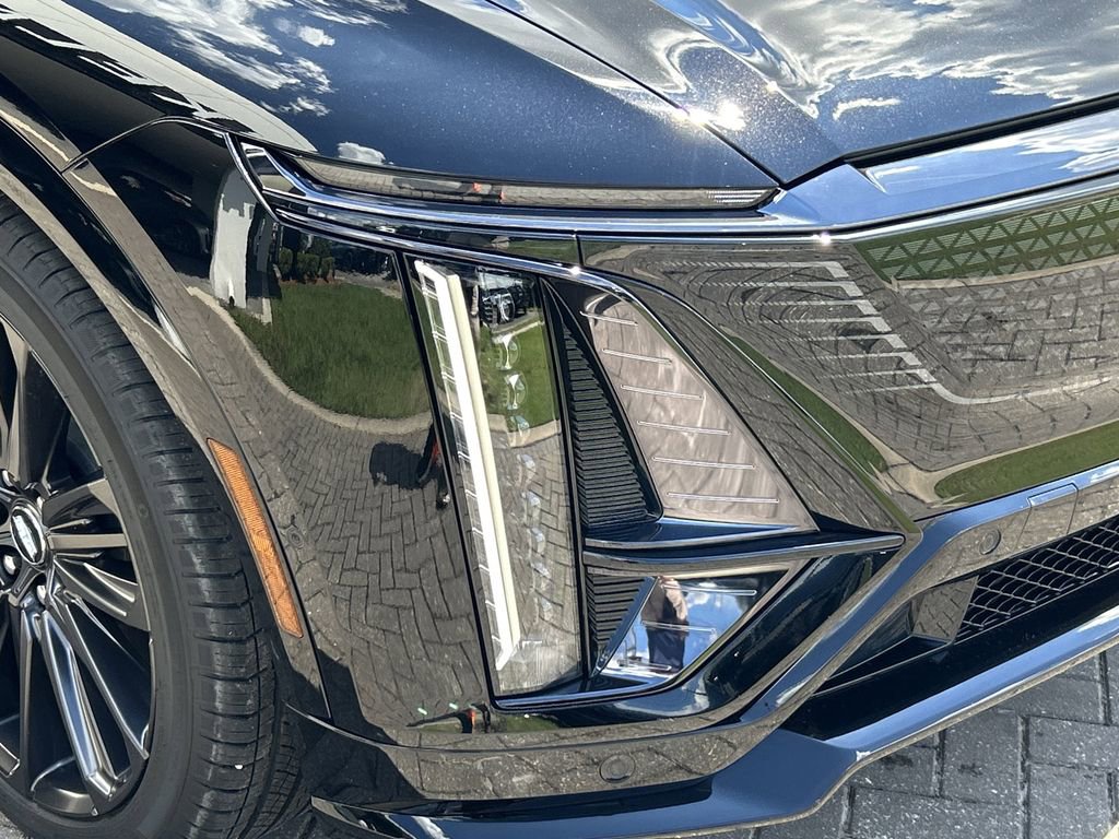 New 2026 Cadillac Lyriq V AWD/4WD image 7