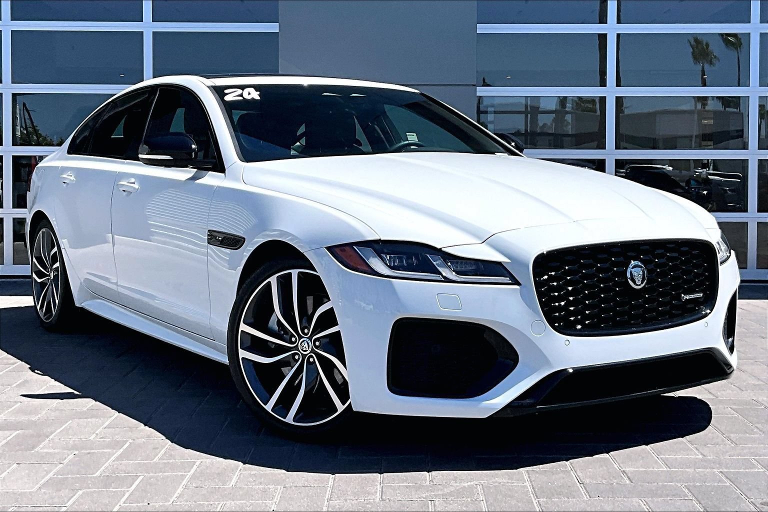 Used 2024 Jaguar XF R-Dynamic SE AWD/4WD image 3