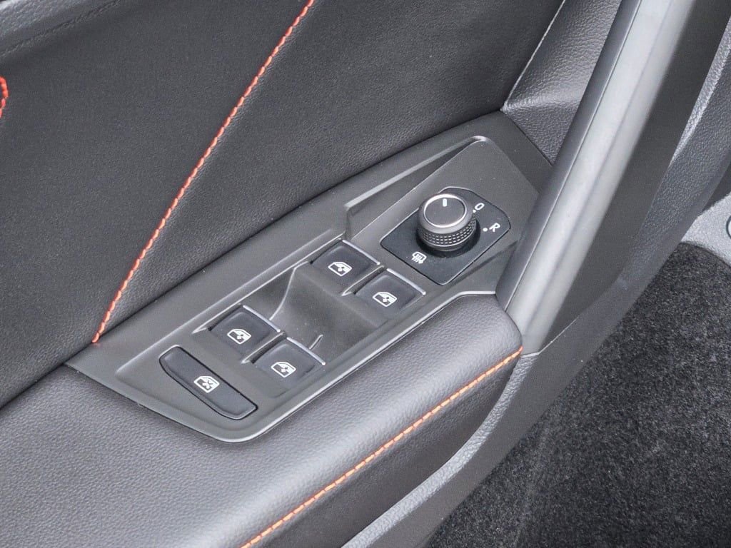 Used 2024 Volkswagen Tiguan Wolfsburg Edition image 27