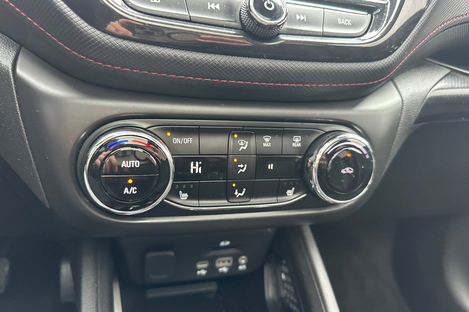 Used 2023 Chevrolet TrailBlazer RS w/ Sun and Liftgate Package image 27