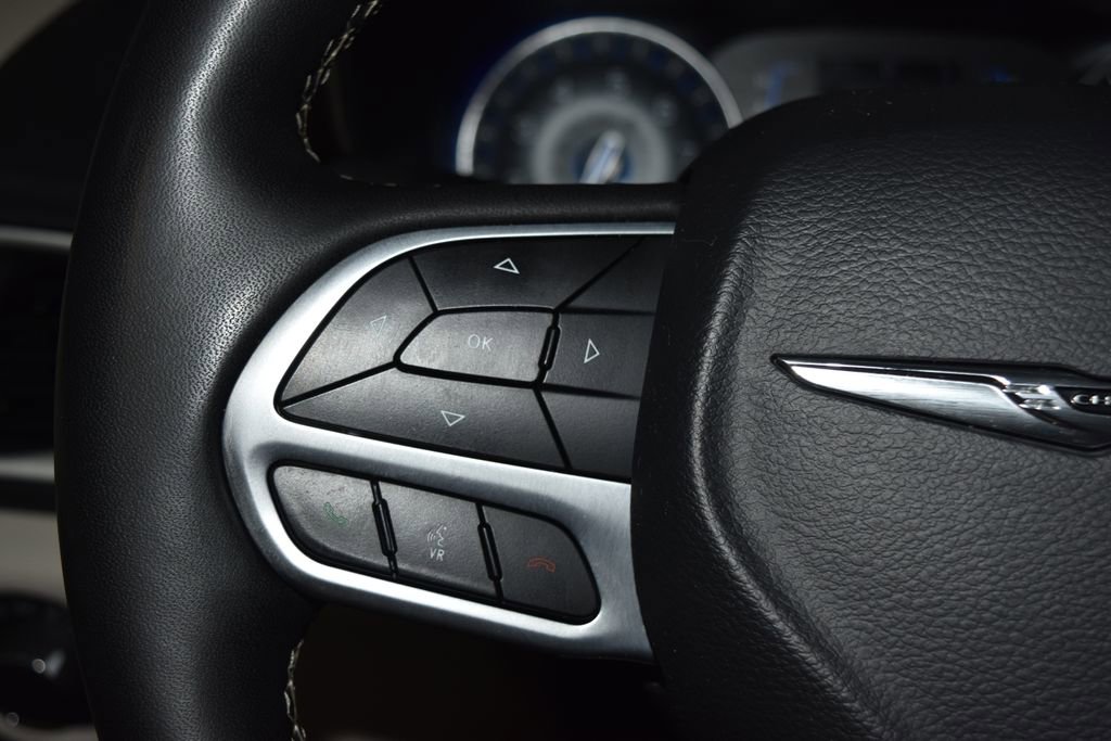 Used 2023 Chrysler Voyager LX FWD image 7