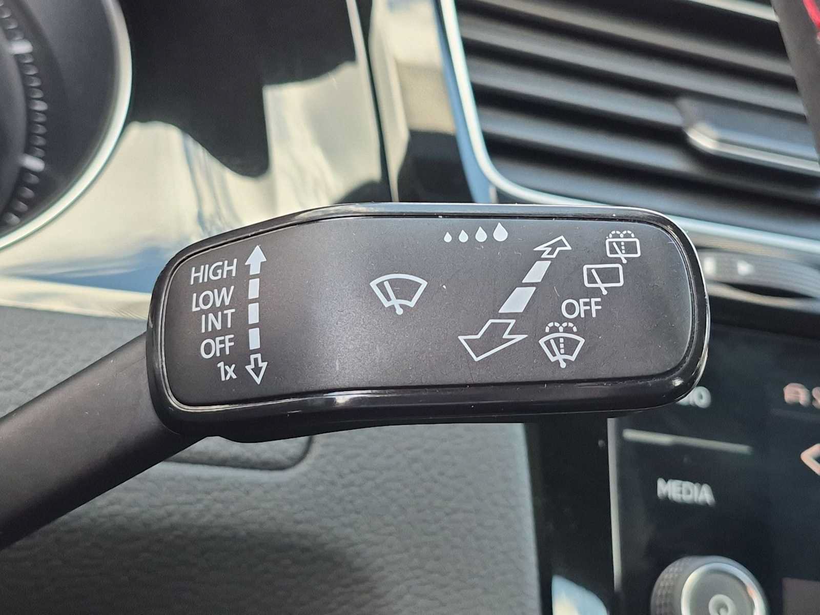 Used 2019 Volkswagen GTI SE FWD image 27